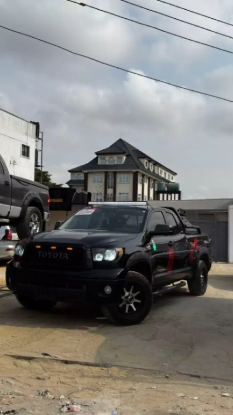 Toyota Tundra   - 2012