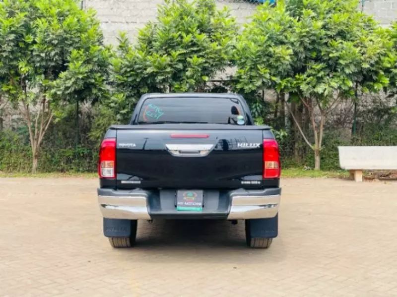 Toyota Hilux   - 2020