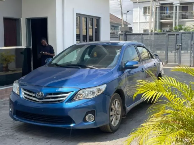 Toyota corolla   - 2010