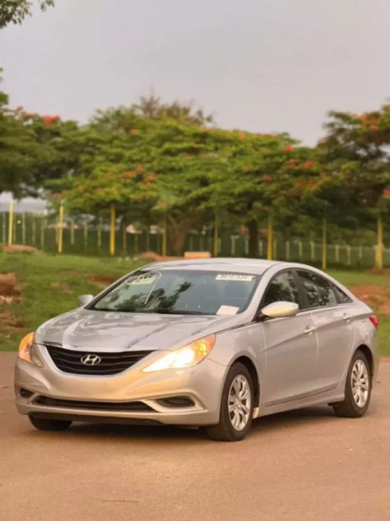 Hyundai Sonata   - 2012
