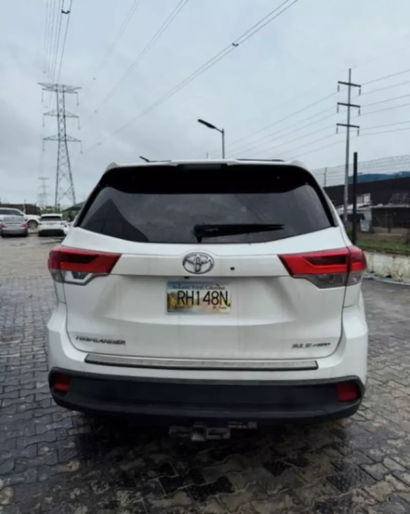 Toyota Highlander   - 2016