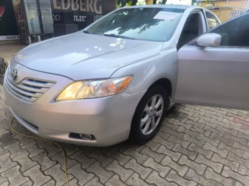 Toyota Camry   - 2009