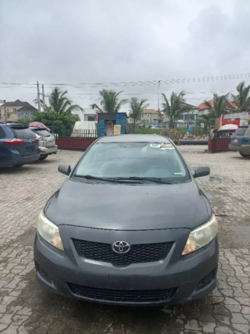 Toyota Corolla   - 2010