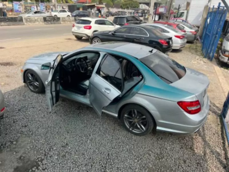 Mercedes-Benz C 300 - 2012