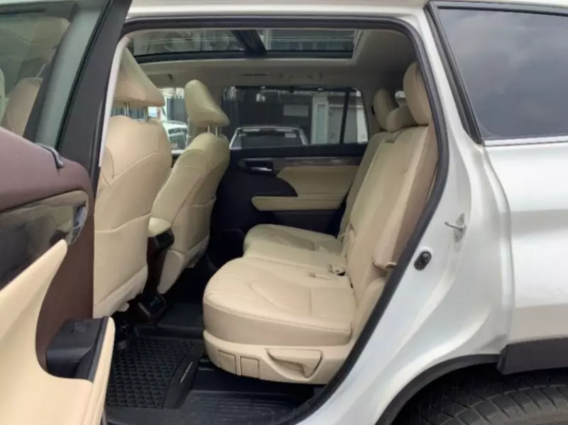 Toyota Highlander   - 2020