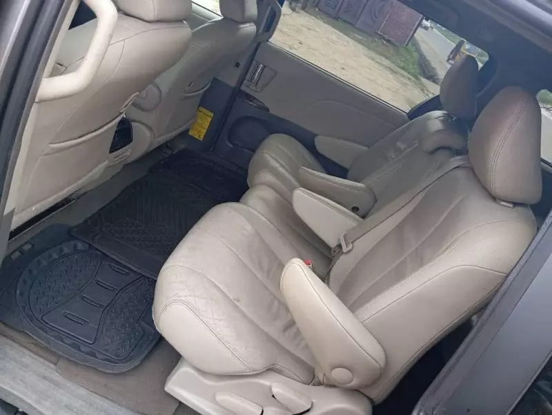 Toyota Sienna   - 2013