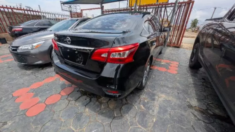 Nissan Sentra   - 2016