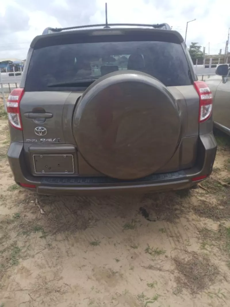 Toyota RAV 4   - 2010