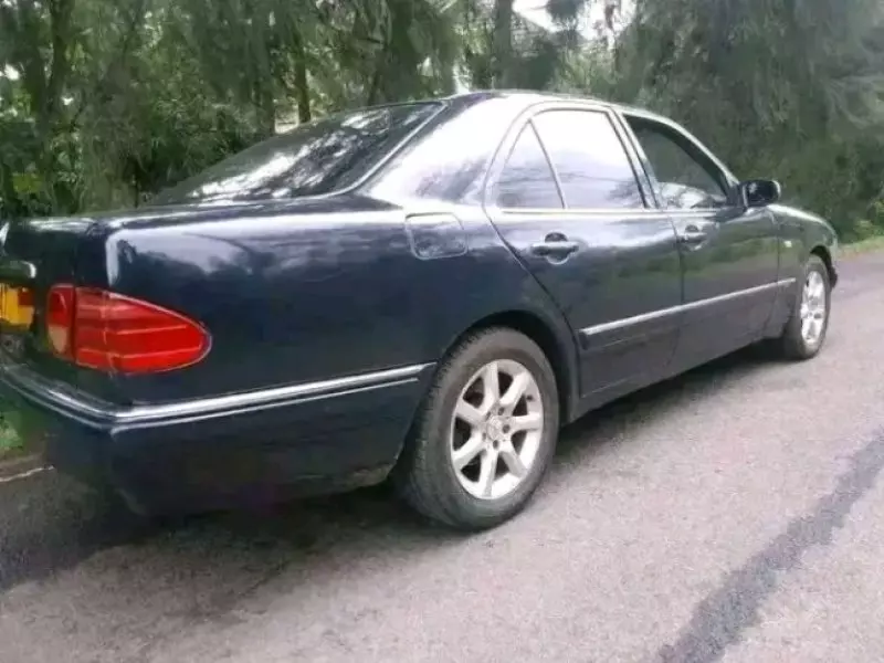 Mercedes-Benz E200   - 1997