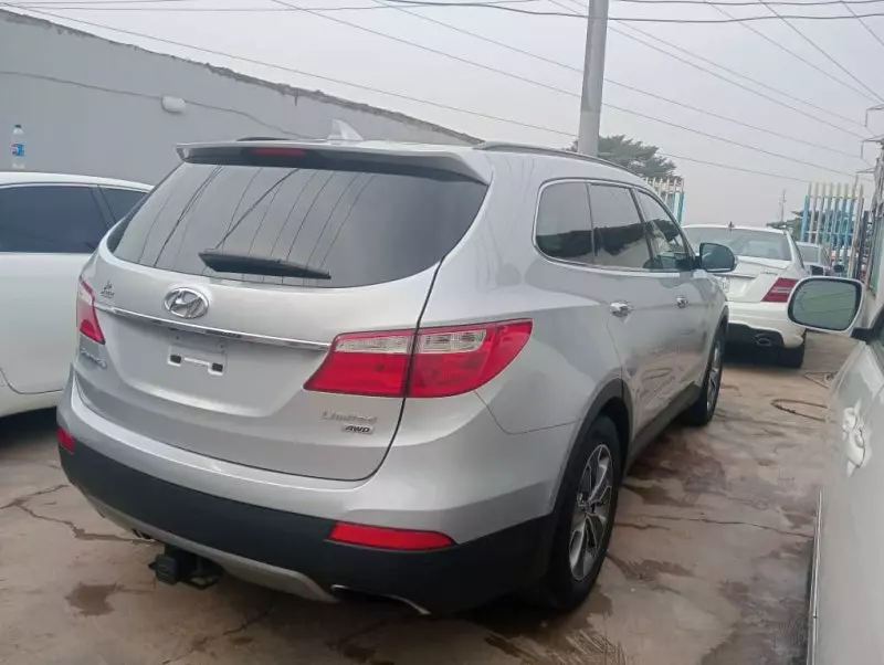 Hyundai Santa Fe   - 2014