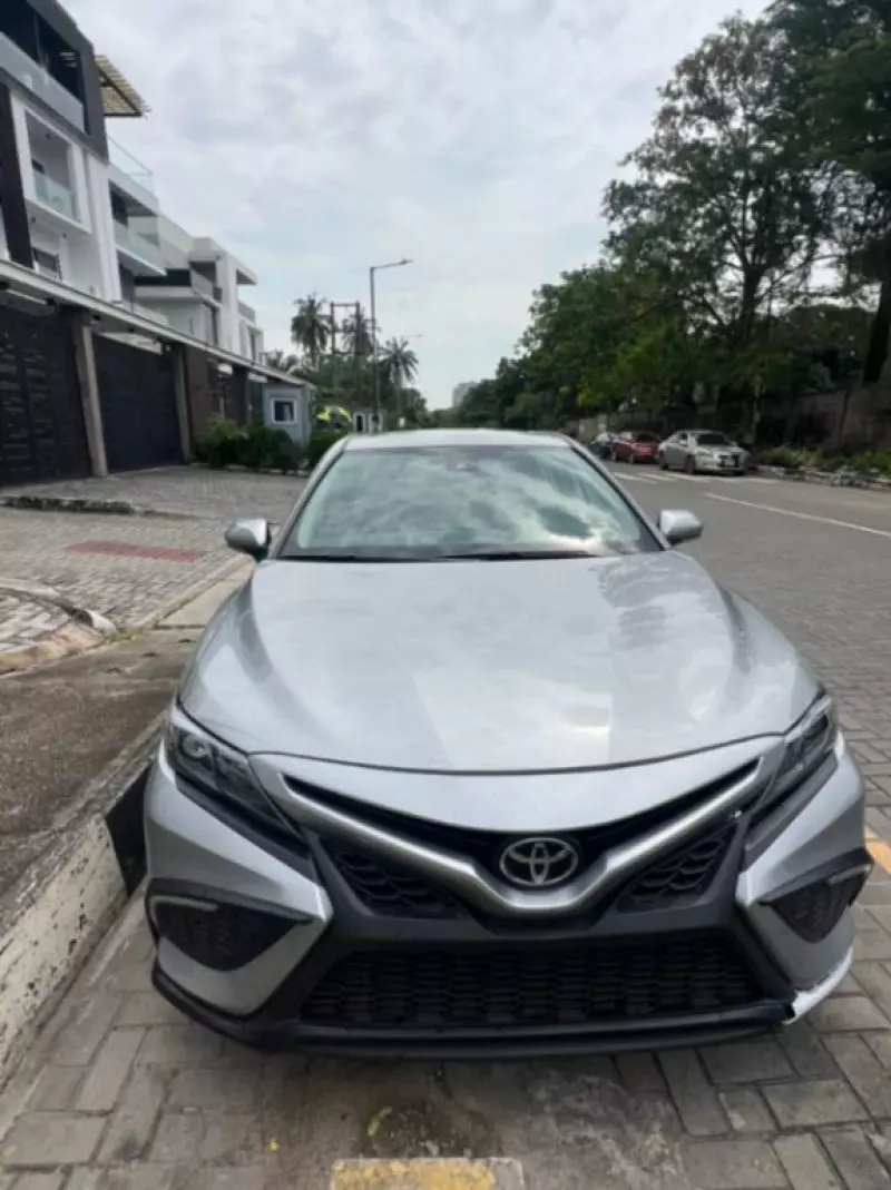 Toyota camry   - 2024