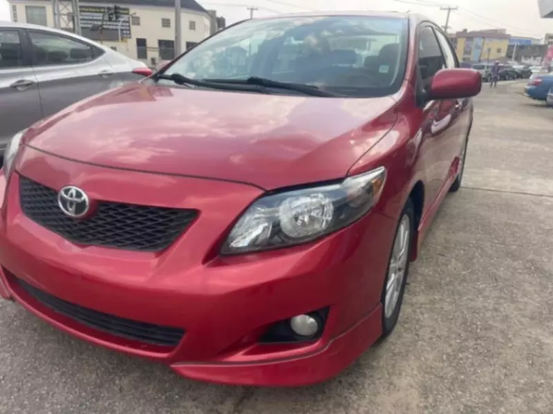 Toyota Corolla   - 2010