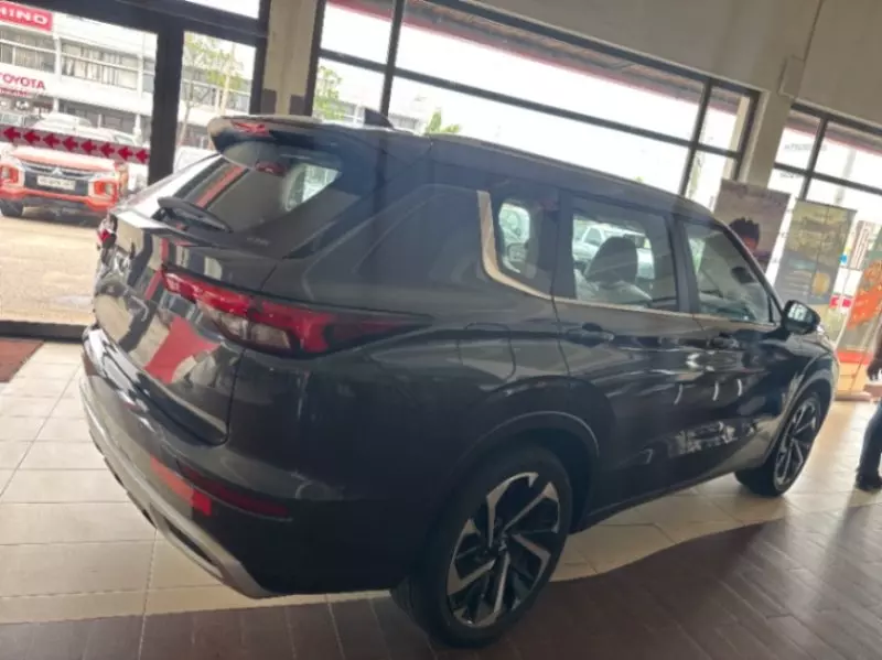 Mitsubishi OUTLANDER   - 2026
