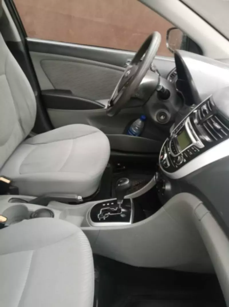 Hyundai Accent   - 2011