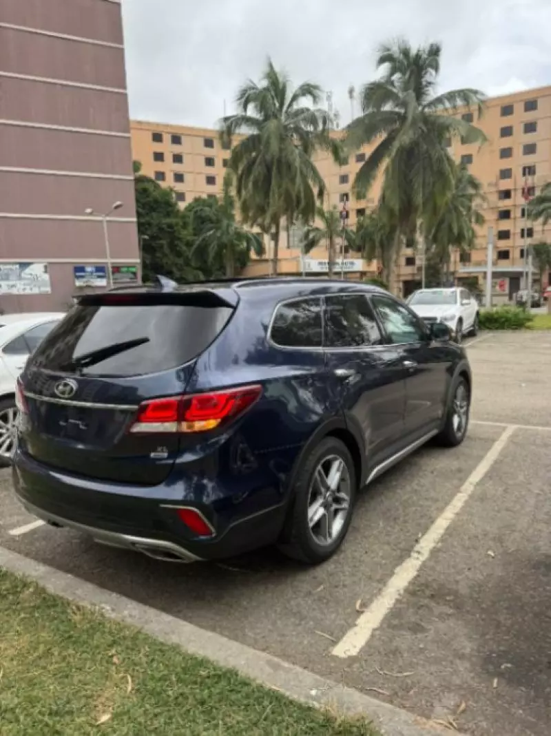 Hyundai Santa Fe   - 2017