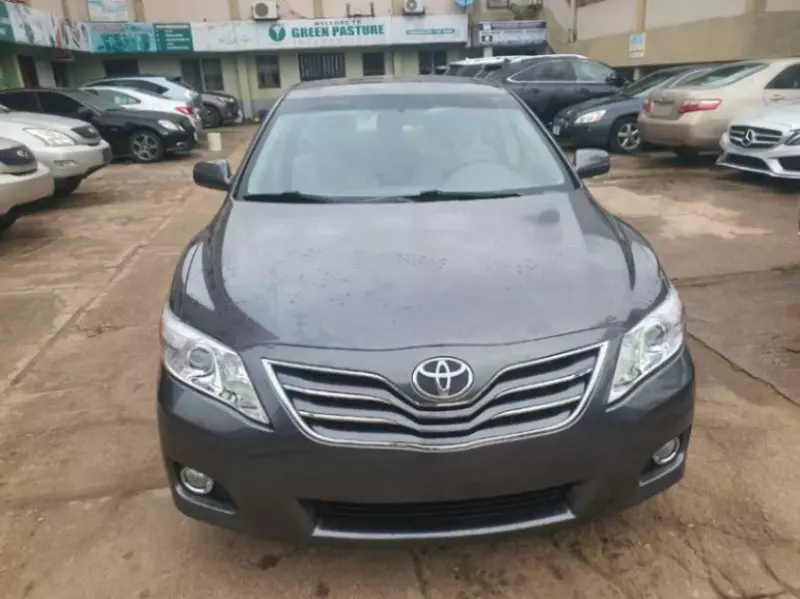 Toyota camry   - 2011