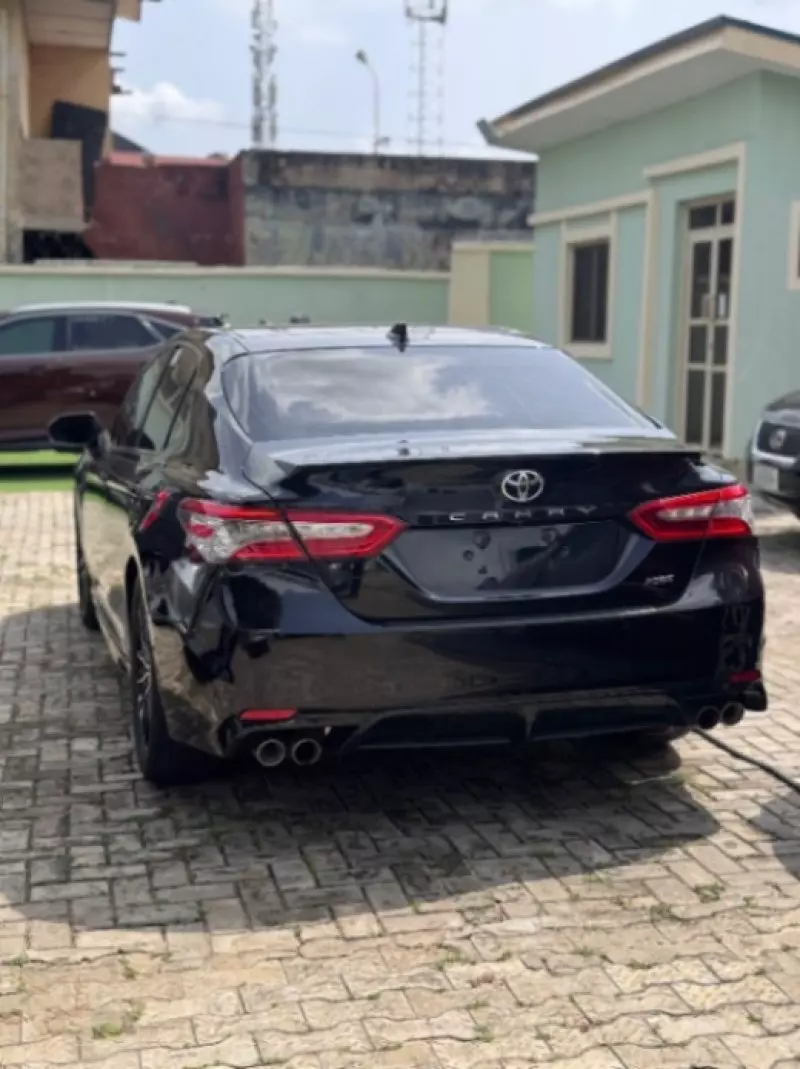 Toyota Camry   - 2018
