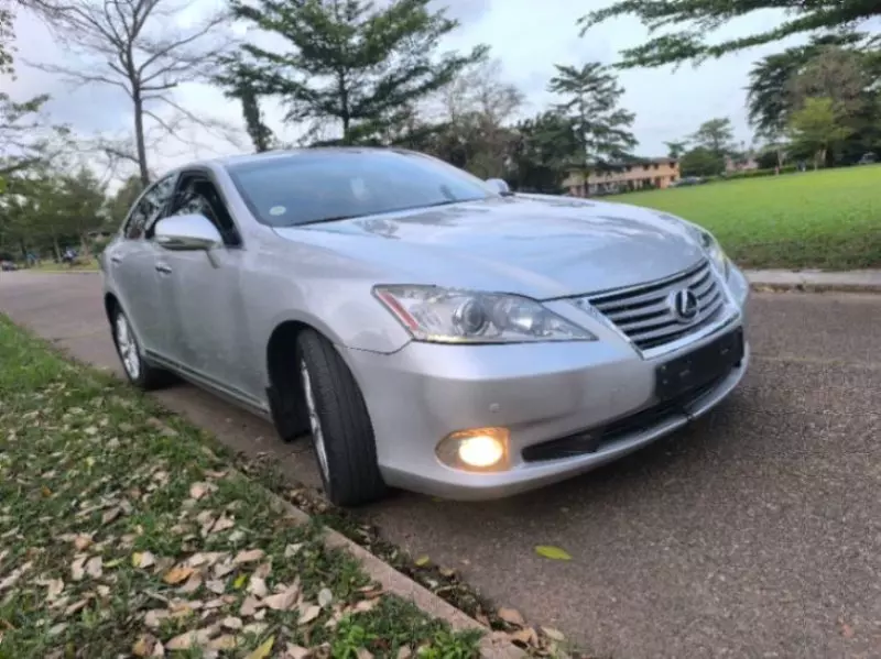 Lexus ES   - 2010