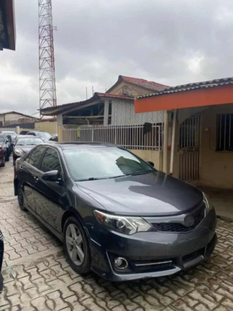 Toyota Camry   - 2012