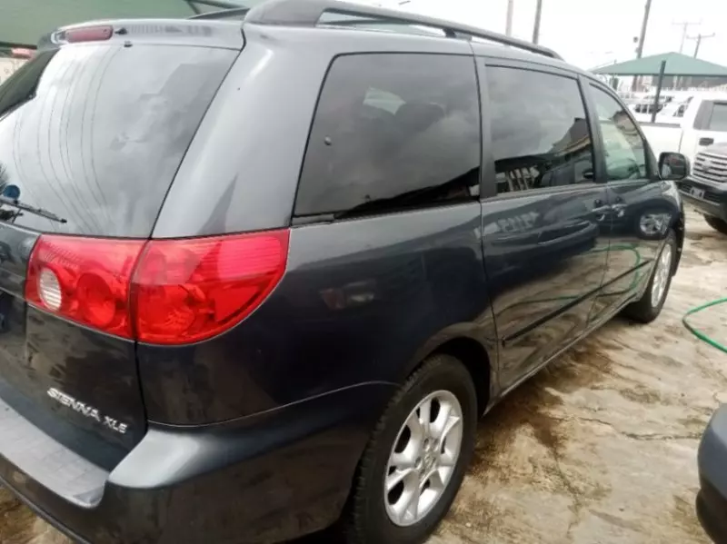 Toyota Sienna   - 2008