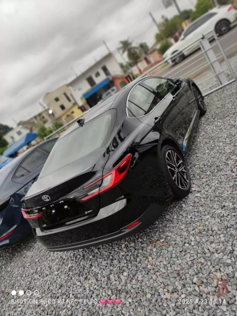 Toyota Camry   - 2023