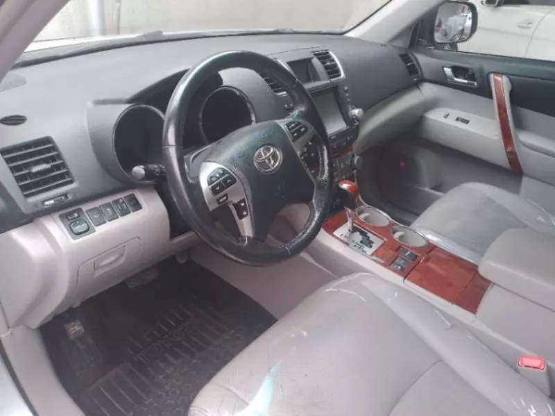 Toyota Highlander   - 2012