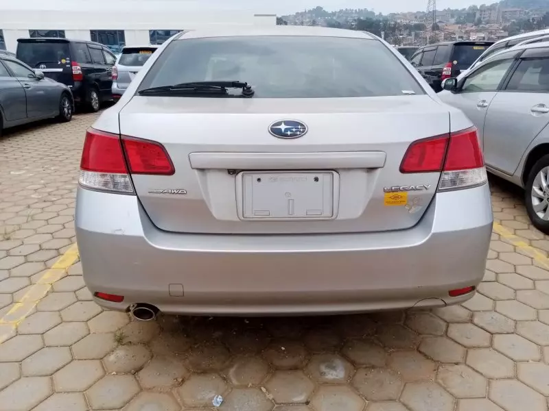 Subaru Legacy   - 2011