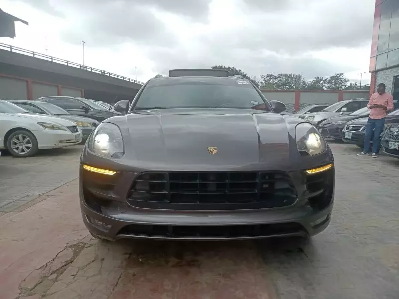 PORSCHE Macan   - 2018