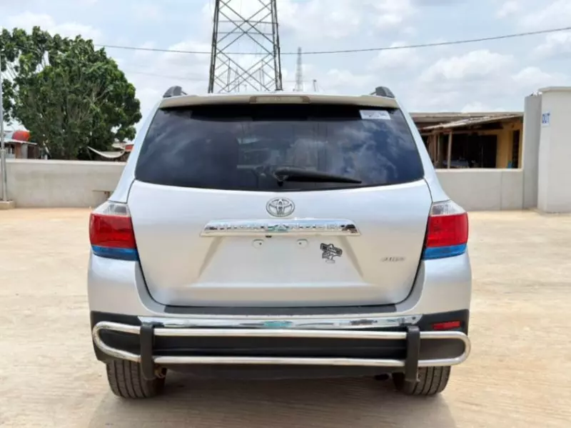 Toyota Highlander   - 2012