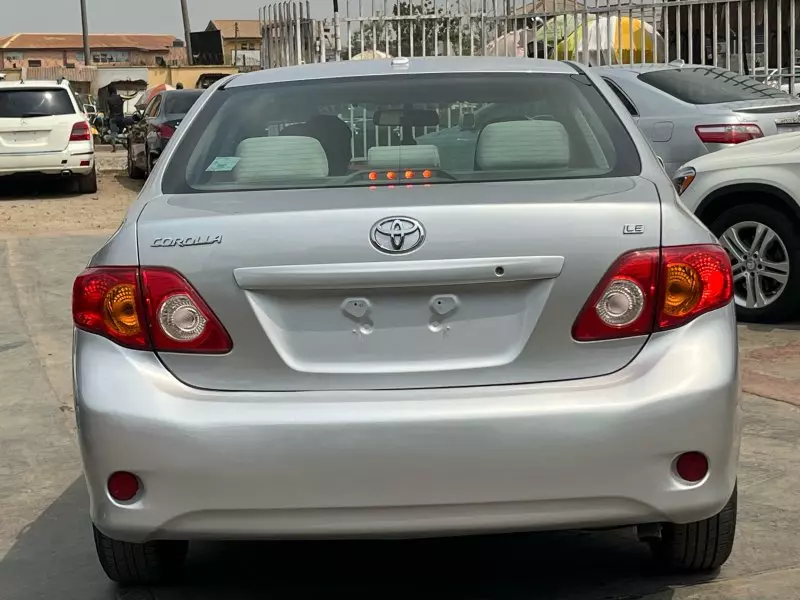 Toyota Corolla   - 2009