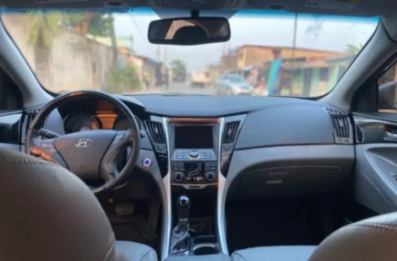 Hyundai Sonata   - 2013