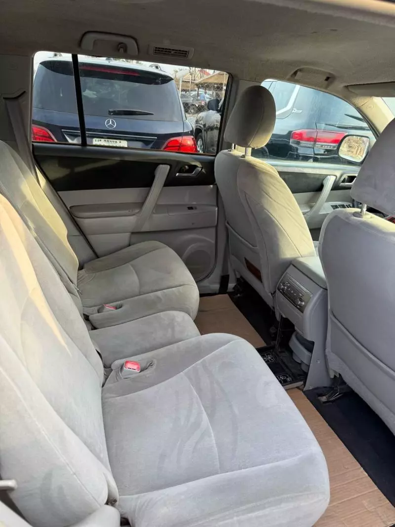 Toyota Highlander   - 2013