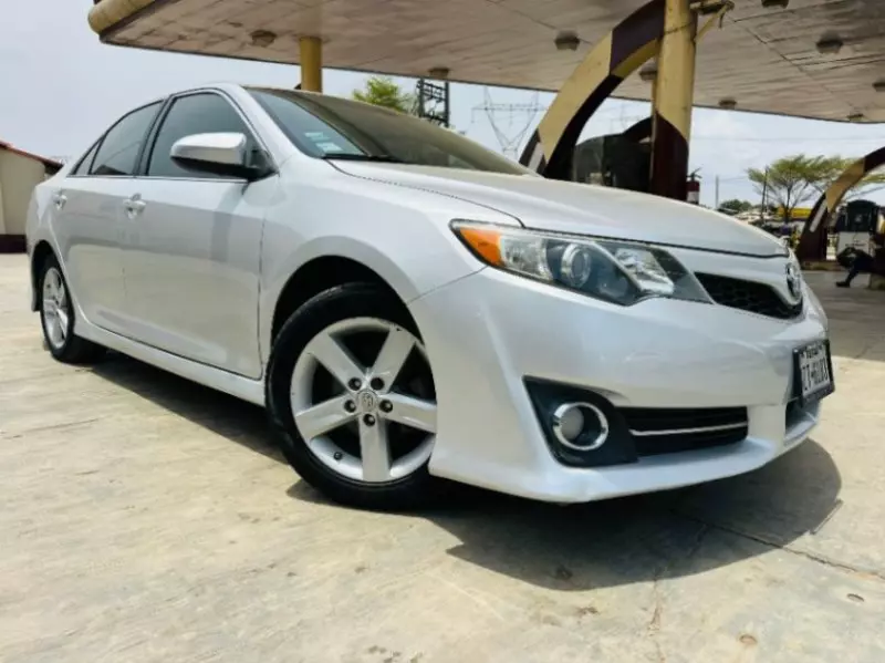 Toyota Camry   - 2012