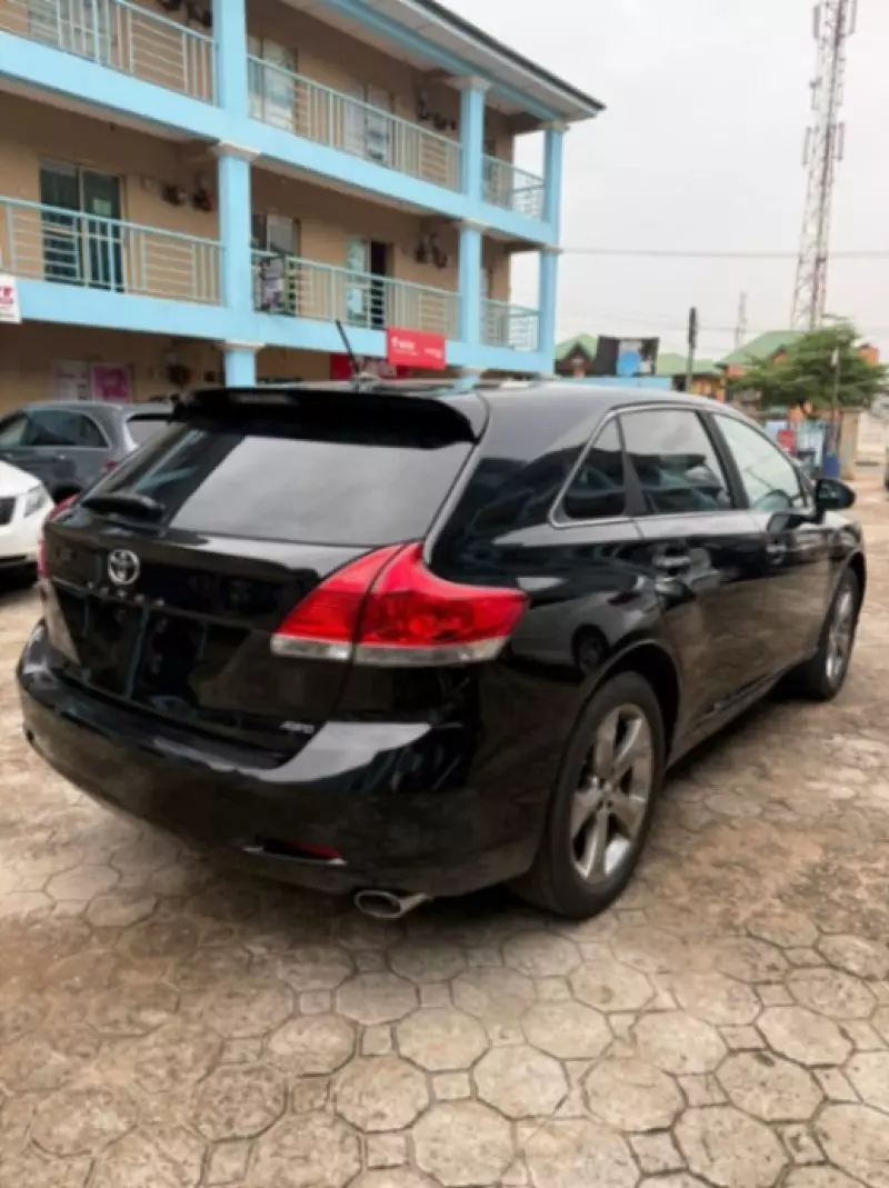 Toyota Venza   - 2011