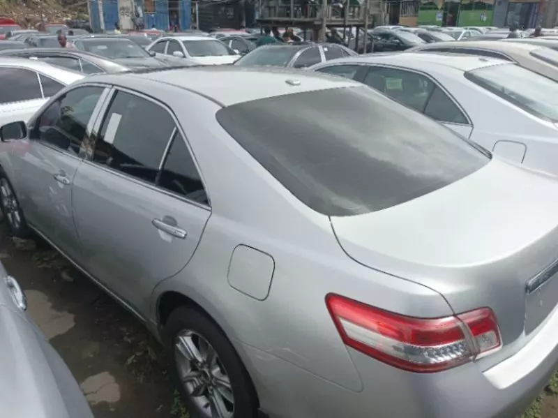 Toyota Camry   - 2011