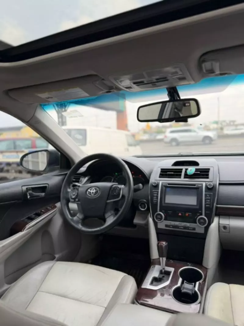 Toyota Camry   - 2014