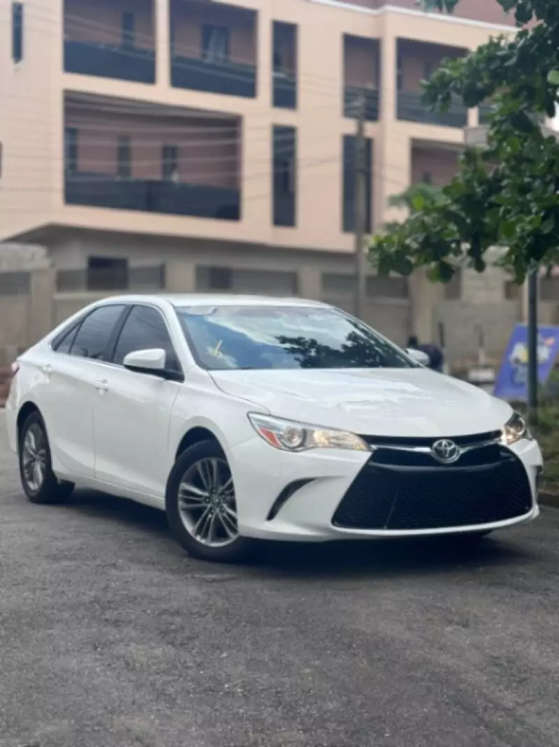 Toyota Camry - 2016