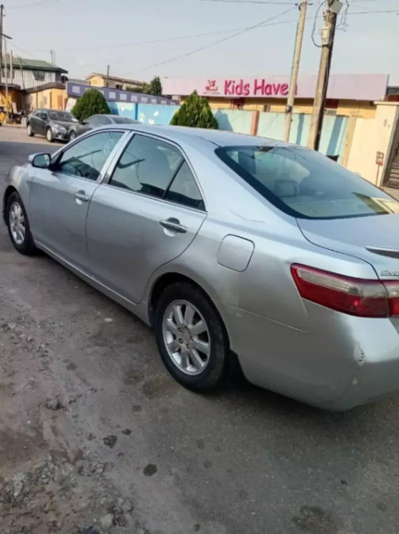 Toyota Camry - 2009