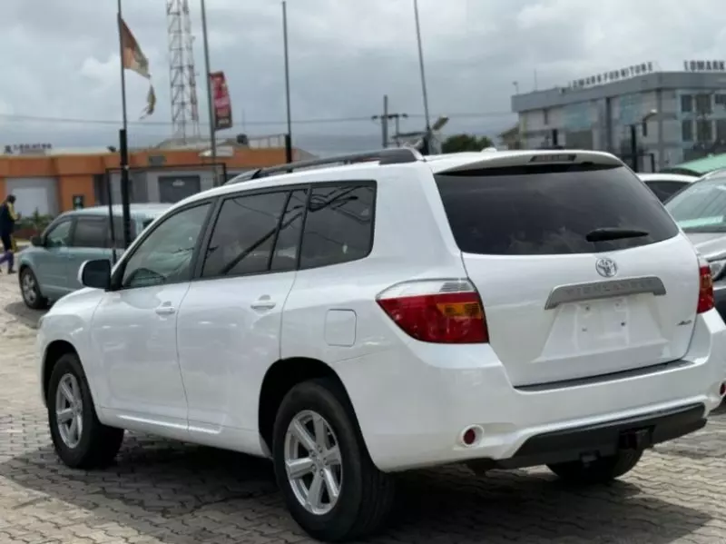 Toyota Highlander   - 2010