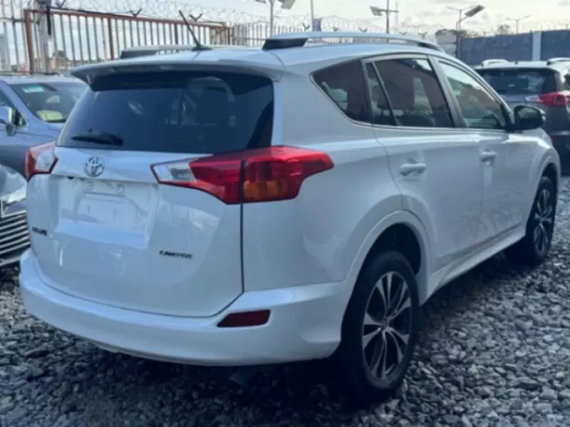 Toyota RAV 4   - 2015