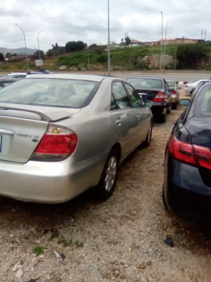 Toyota Camry   - 2004