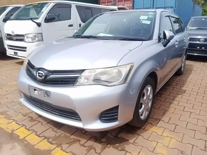 Toyota Fielder    - 2012