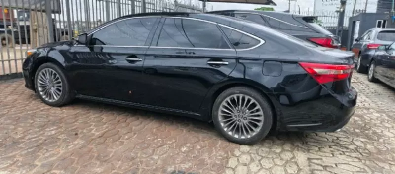 Toyota Avalon   - 2016