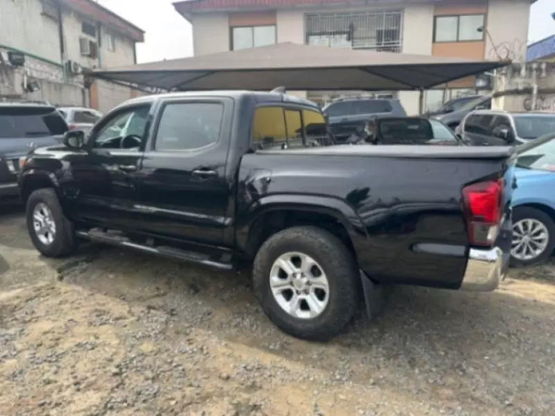 Toyota Tacoma   - 2018