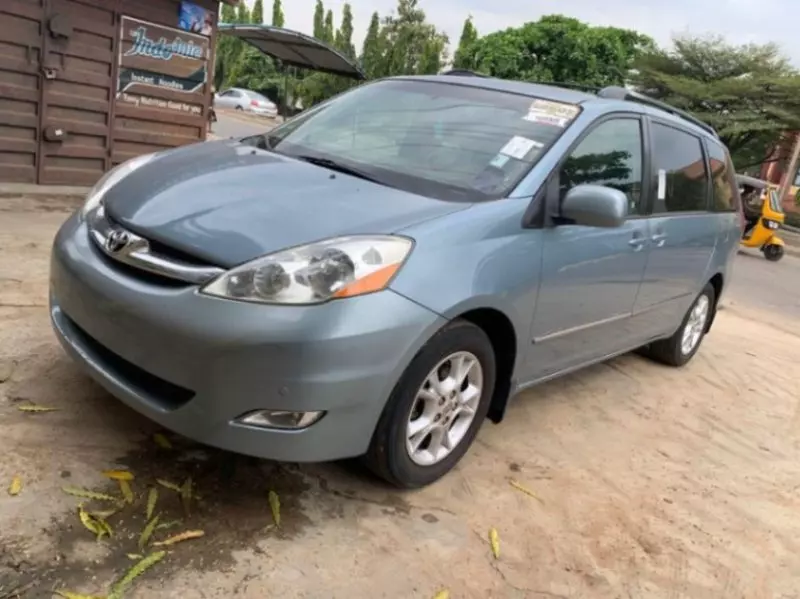 Toyota Sienna   - 2006