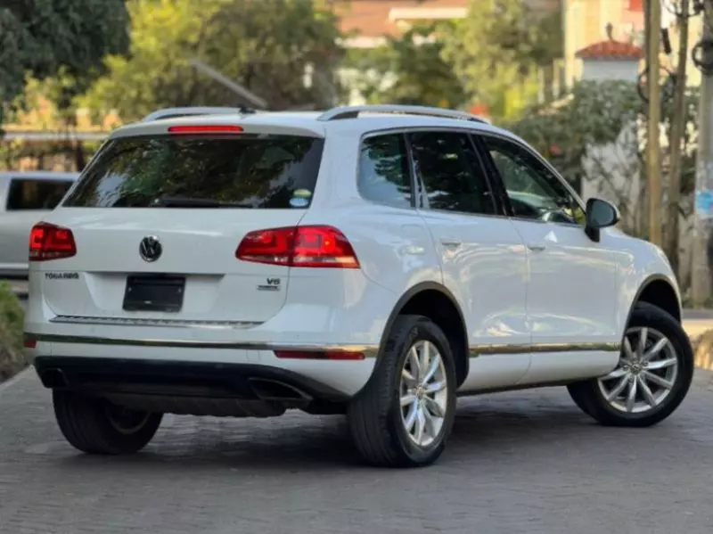 Volkswagen Touareg   - 2015
