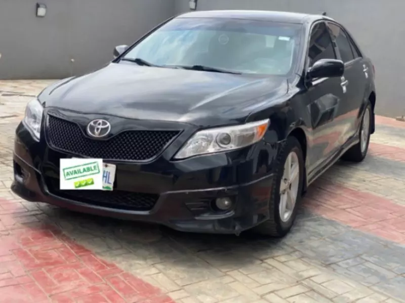 Toyota Camry   - 2010