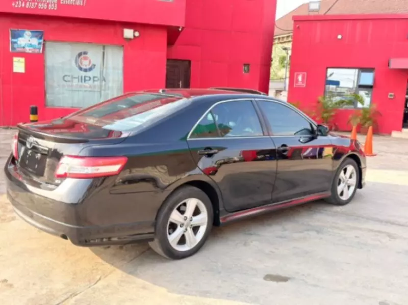 Toyota Camry   - 2011