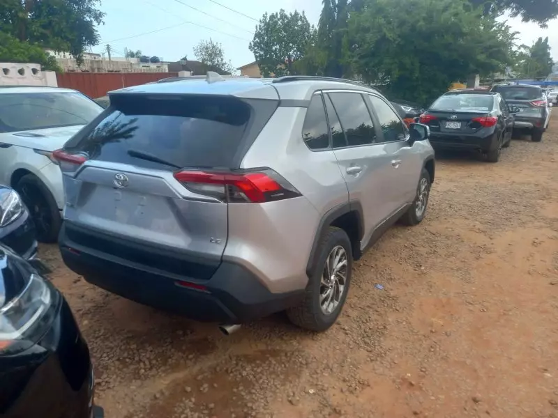 Toyota RAV 4   - 2019