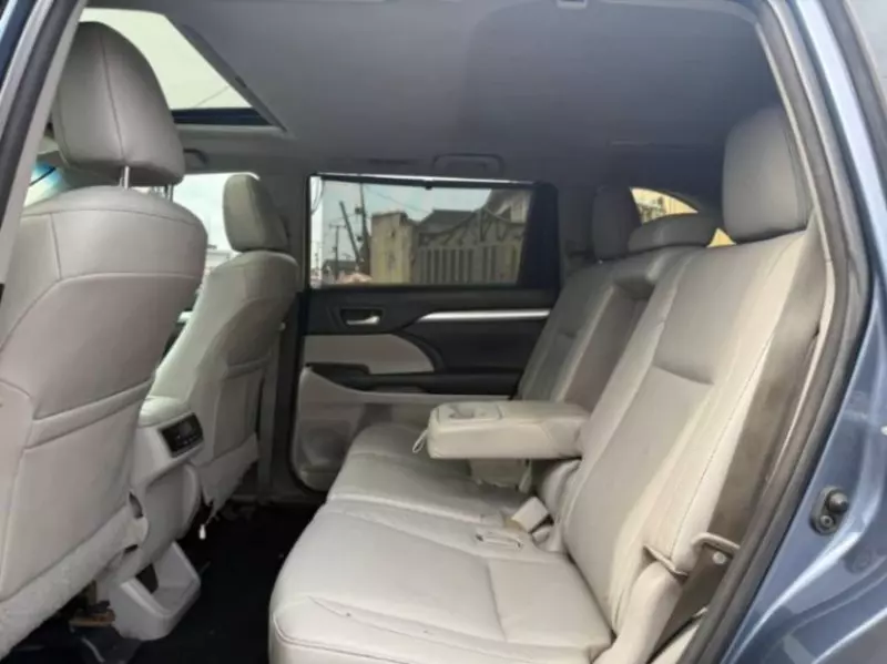 Toyota Highlander   - 2014